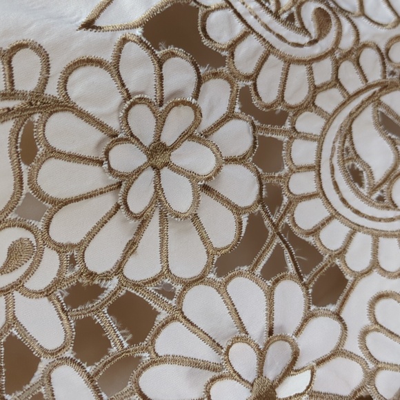 BCBGMaxAzria Cute Flowery Summer Dress! - Picture 4 of 16